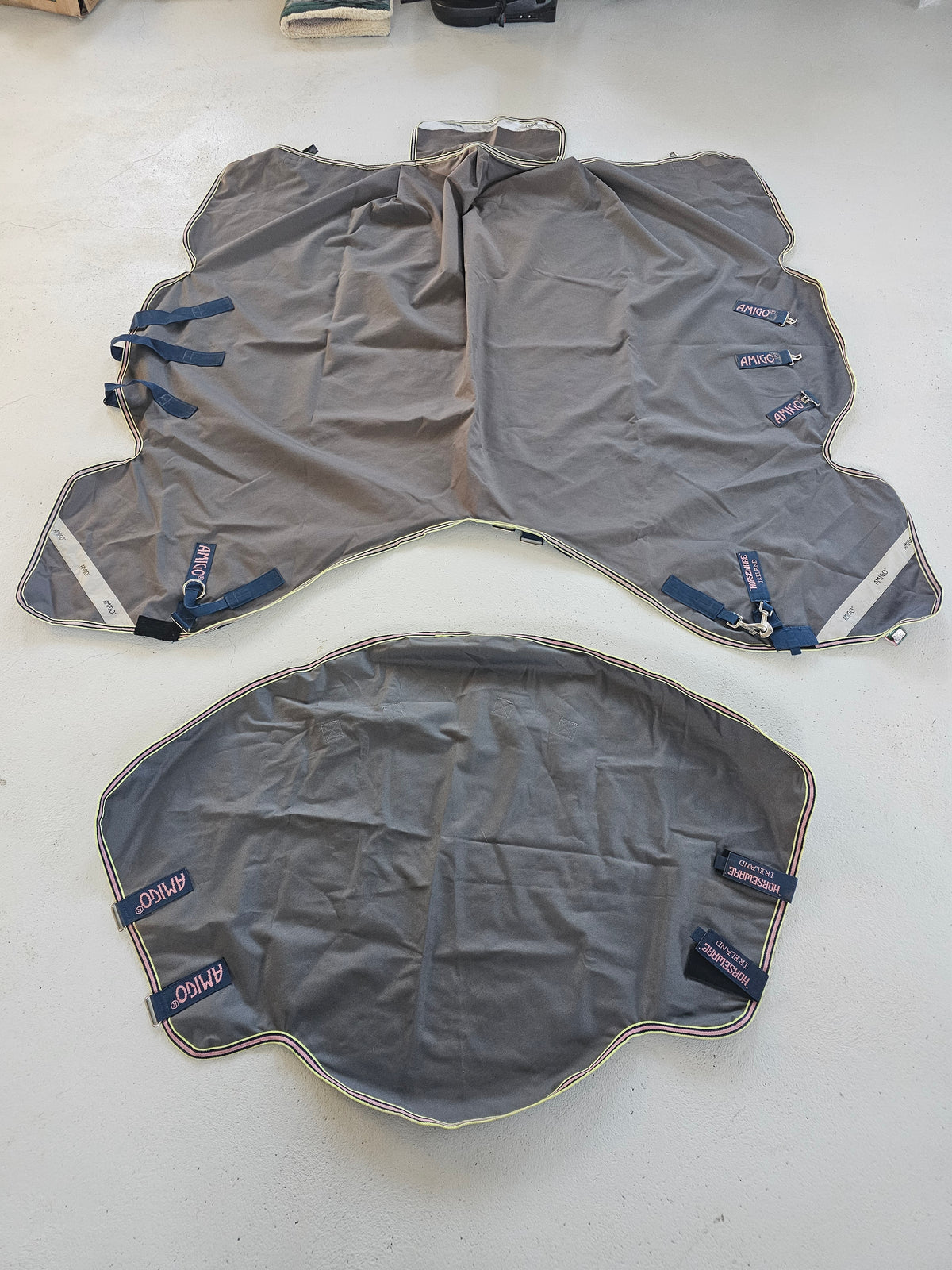 Amigo Bravo 12 Plus Outdoordecke mit Halstell Grösse  130cm